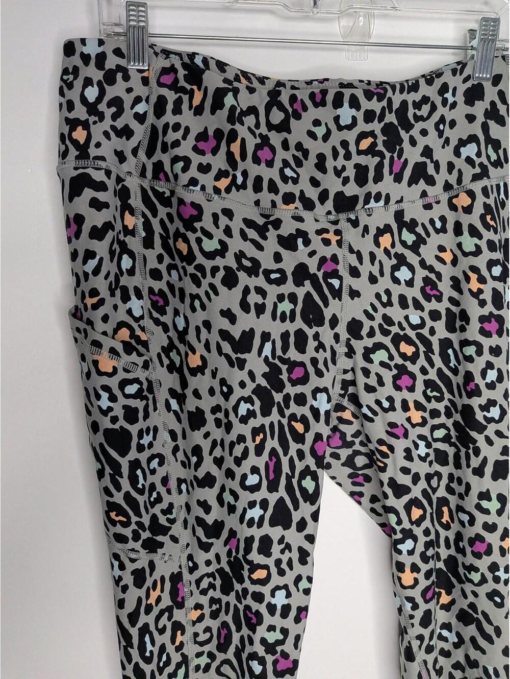 Torrid Leggings Womens 2 Gray Leopard Print High Waist Ankle Pockets Workout - Picture 2 of 6